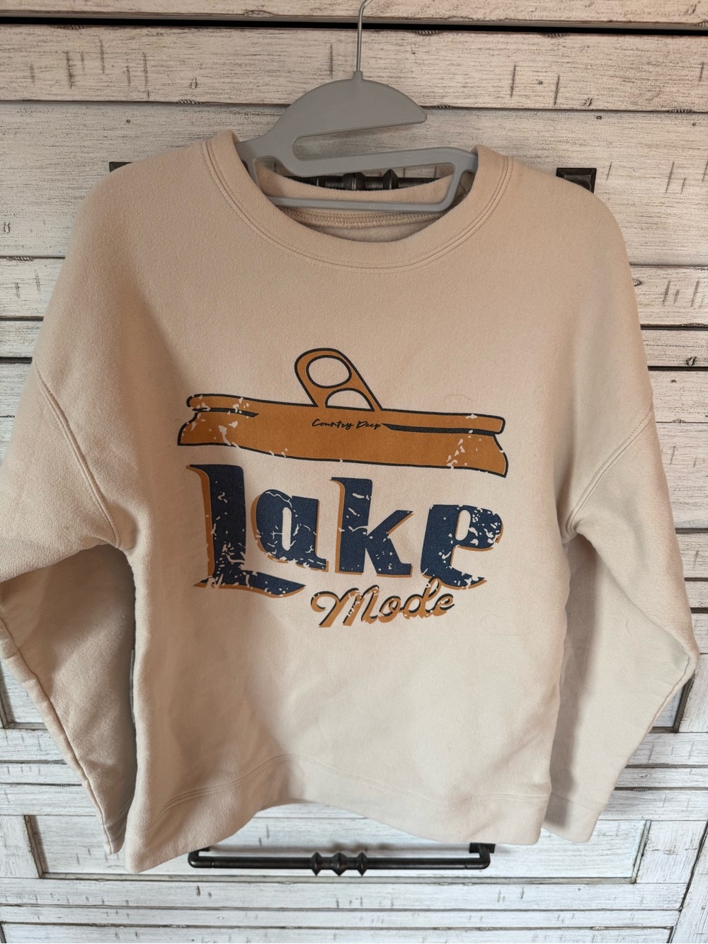 Graphic lake crew neck